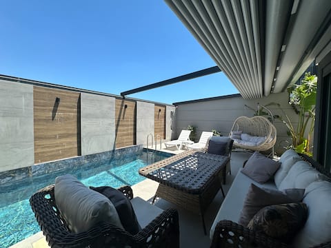 Kundu Villas & Co. Private Heated Pools