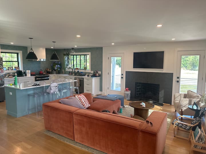 Modern Salem Farmhouse Waterfront Access. - Salem, MA