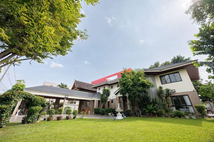 Bangkok manor one，Sukhumvit 5卧5卫超大庭院泳池别墅 订满三天以上送接机 gallery image 2