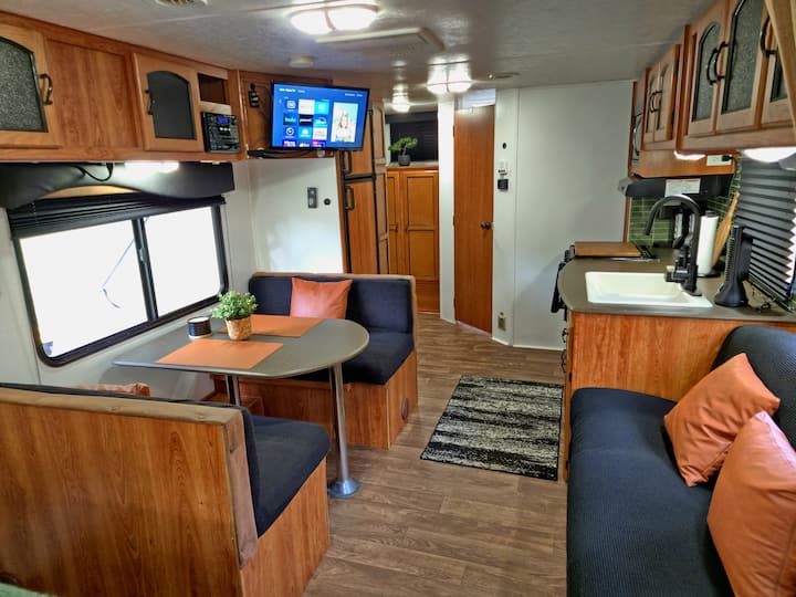 Cozy Rv Retreat/private Backyard- 5 Min From River - Rainbow Springs, FL