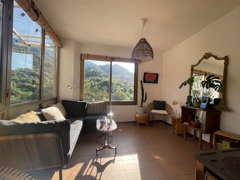 Bright & cosy apartment, beautiful view & balcony