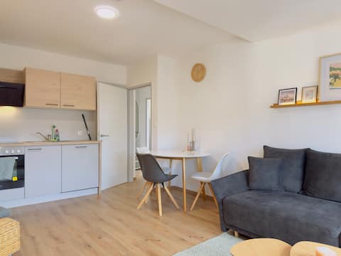 Free parking, 5 min to the lake, washing machine
