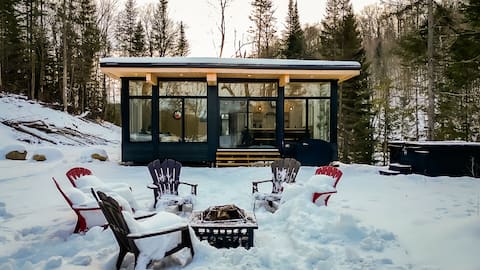 Waterfront cottage with spa & panoramic view