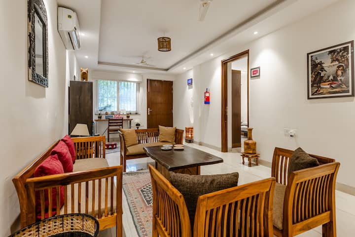 Albatross: Spacious Room + Kingbed, 55” Tv | Saket - New Delhi