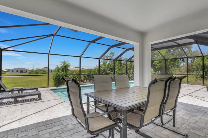 Beautiful 4 Bed Home With Heated Saltwater Pool! - Cape Coral, FL