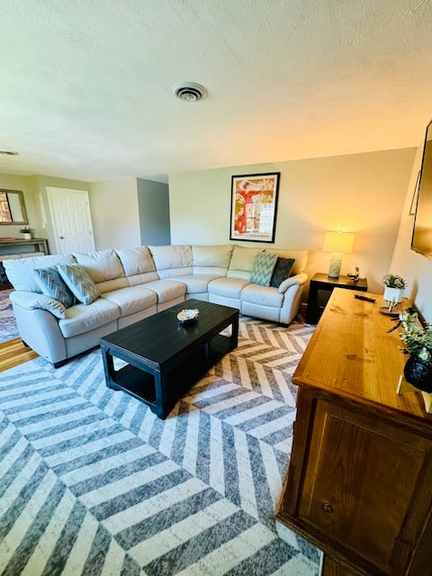 #2 New Waltham 3Br Condo, Just Remodel. Top floor