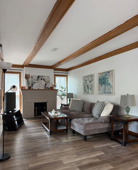 Comfortable Duplex Walkable to Park