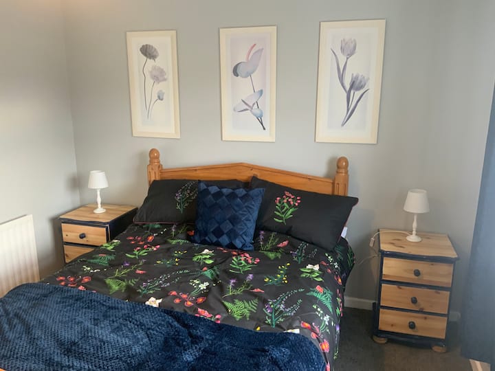 ห้องเตียงใหญ่กว้างขวางและสะดวกสบาย