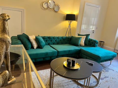 Successful Airbnb property: Southside Paradise (Detached Full House) in Southside