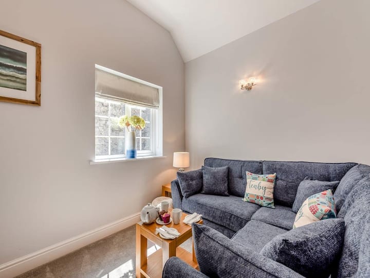 Two Bedroom Apartment In Tenby, West Wales. - Amroth