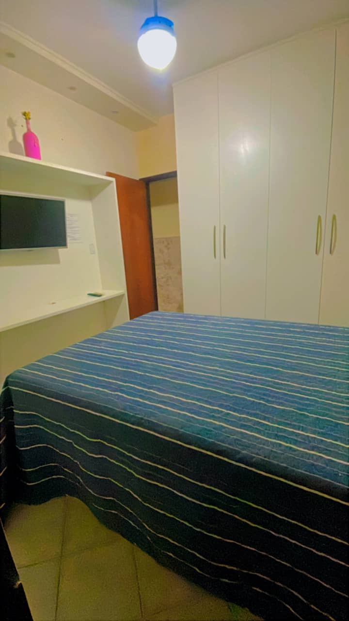 Спална соба, двоен кревет, паметен телевизор и клима уред!