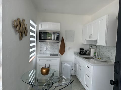 Top Airbnb: Villa Clara Gold-Little Havana in East Little Havana
