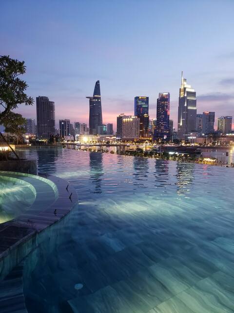 President Corner Suite Stunning View by KayStay