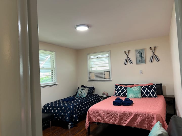 1 bračni krevet (1,6x2), 1 jednostruki krevet