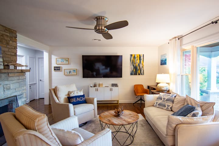 Beach Cottage - Sauna - Hot Tub - Fireplace - Wine - Benton Harbor