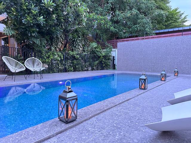 Sukhumvit71 Swimming pool Villa素坤逸71巷泳池别墅订满三天以上送接机 gallery image 2