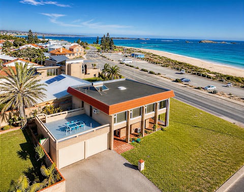 Coastal Sunset Paradise| Beach Front & Free Kayaks