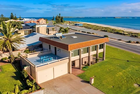 Coastal Sunset Paradise| Beach Front & Free Kayaks