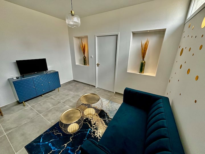 Suite Chic Et Dorée Et Son Spa Privée Summer 2026 - Port-Saint-Louis-du-Rhône