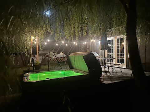 Fishers home Pet friendly, hot tub, safe and quiet