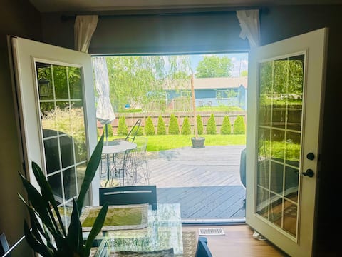 Quiet Fishers retreat/Hot Tub/Dining/Pet Friendly!