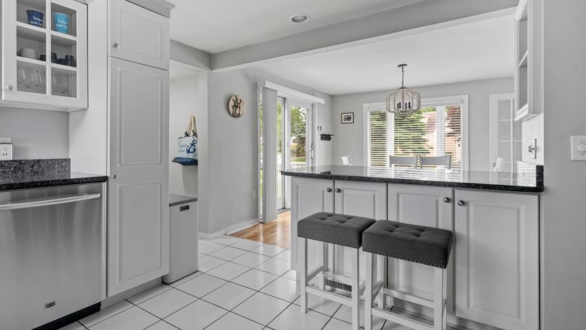 Newport Beach House w/ Huge Yard gallery image 5