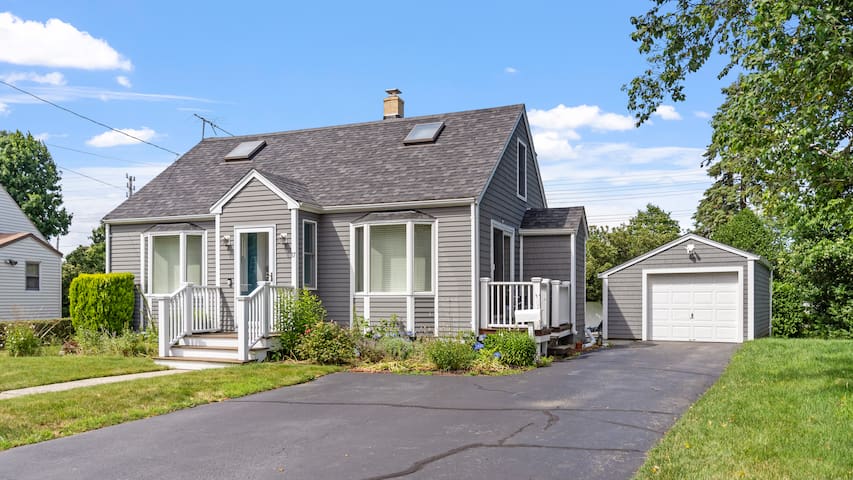Newport Beach House w/ Huge Yard