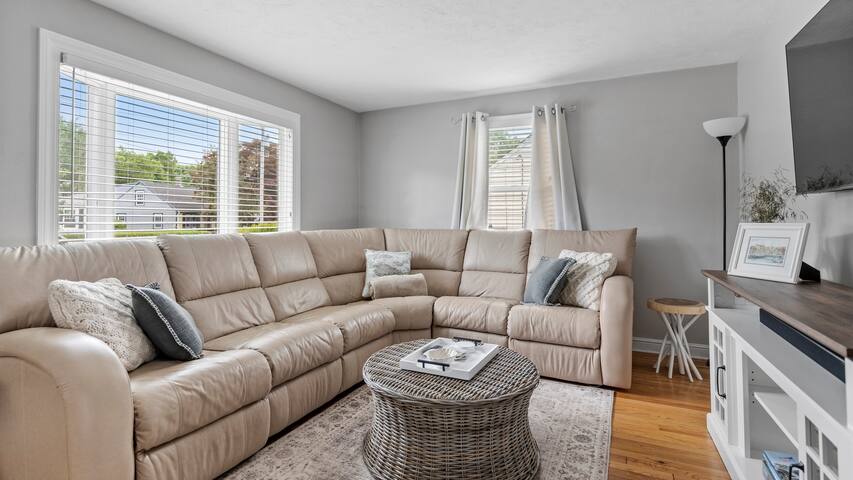 Newport Beach House w/ Huge Yard gallery image 4