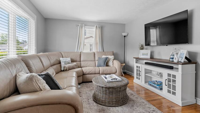 Newport Beach House w/ Huge Yard gallery image 3