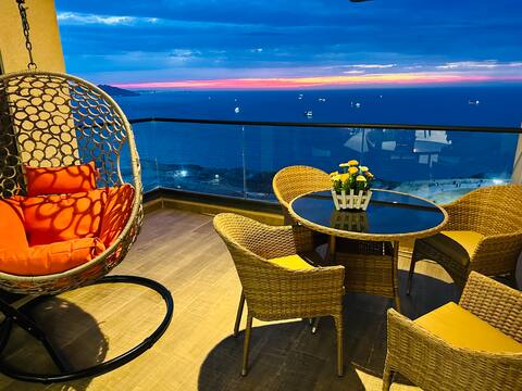 Beautiful 4 bedroom apartment with sea view