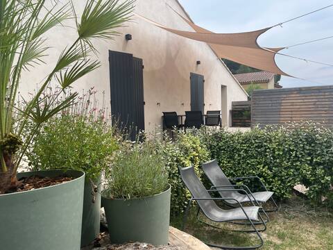 Two air-conditioned guest rooms with pool access