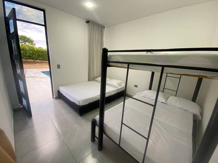Schlafzimmer 4
