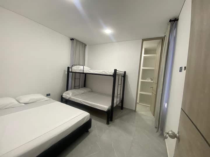 Schlafzimmer 2