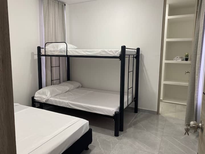 Schlafzimmer 1