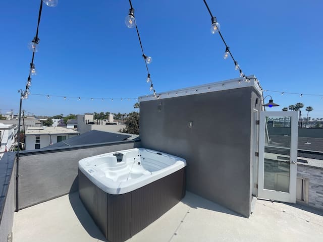 Naples Island rooftop hot tub bbq AC 2 car garage gallery image 2