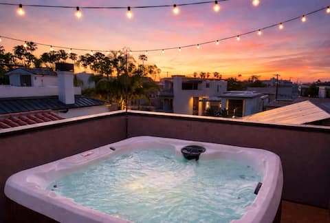 Naples Island Rooftop Hot Tub | Walk to 2nd St
