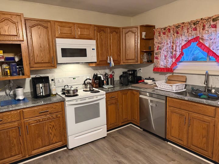 Private Queen Twin 2 Bed Bedroom Wifi Near Airport - Trenton, NJ