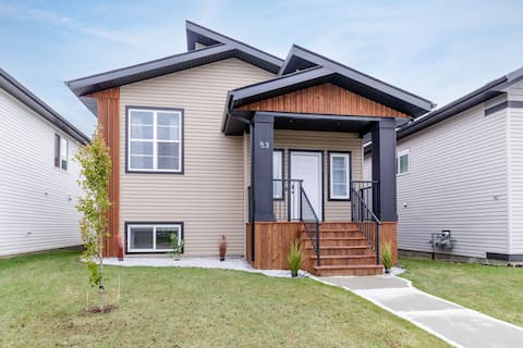 Modern Clean 4 BDRM Near Lake ~ A/C & Games Room