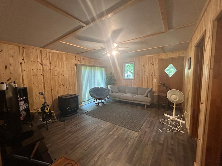 Cozy Cabin With Bunk House - Dauphin Lake - Credit Union Place