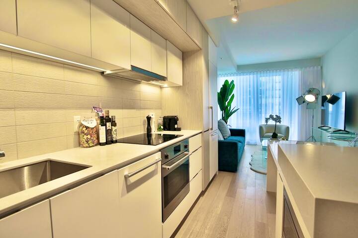 26th Floor Penthouse Pool/Gym gallery image 5