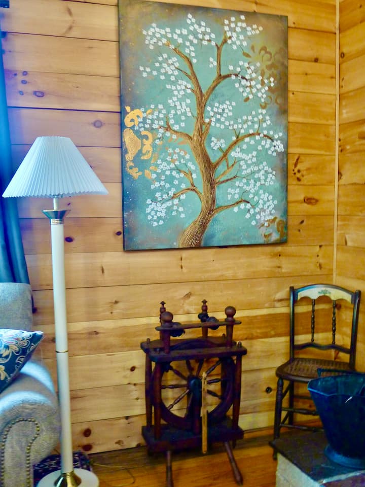 Bright Airy Cottage W/ Lake View - Woodford State Park, Woodford