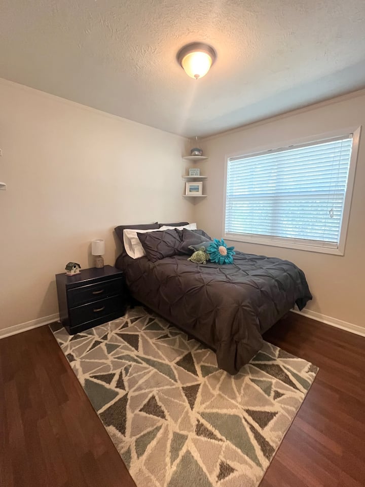 Bedroom 1/full size bed