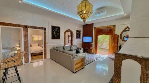 Top performing Airbnb: Luxury villa Marrakech: pool, hammam in Aghouatim