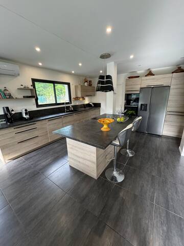 Villa moderne tout confort piscine vue forêt gallery image 2