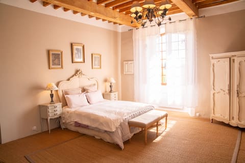 Castle Room, Lou Casteï