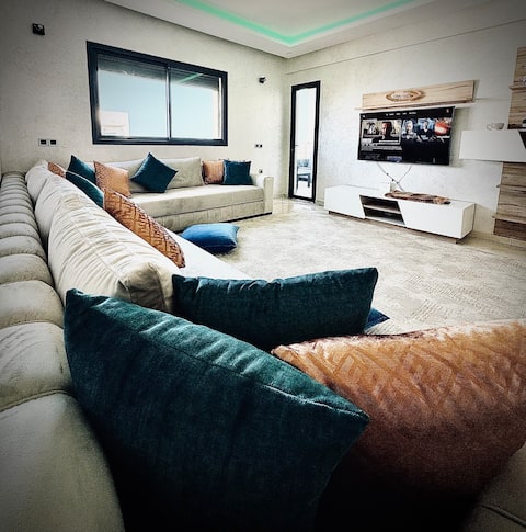 Top Airbnb: Premium Sunny Apartment with Sea View Pool in El Mansouria