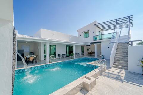 Private Pool Villa max 20 pax