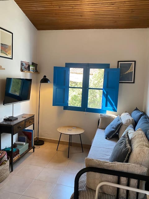 Popular Airbnb listing: Sunny Cottage with Sun Terrace, Bordeira Coast in Bordeira