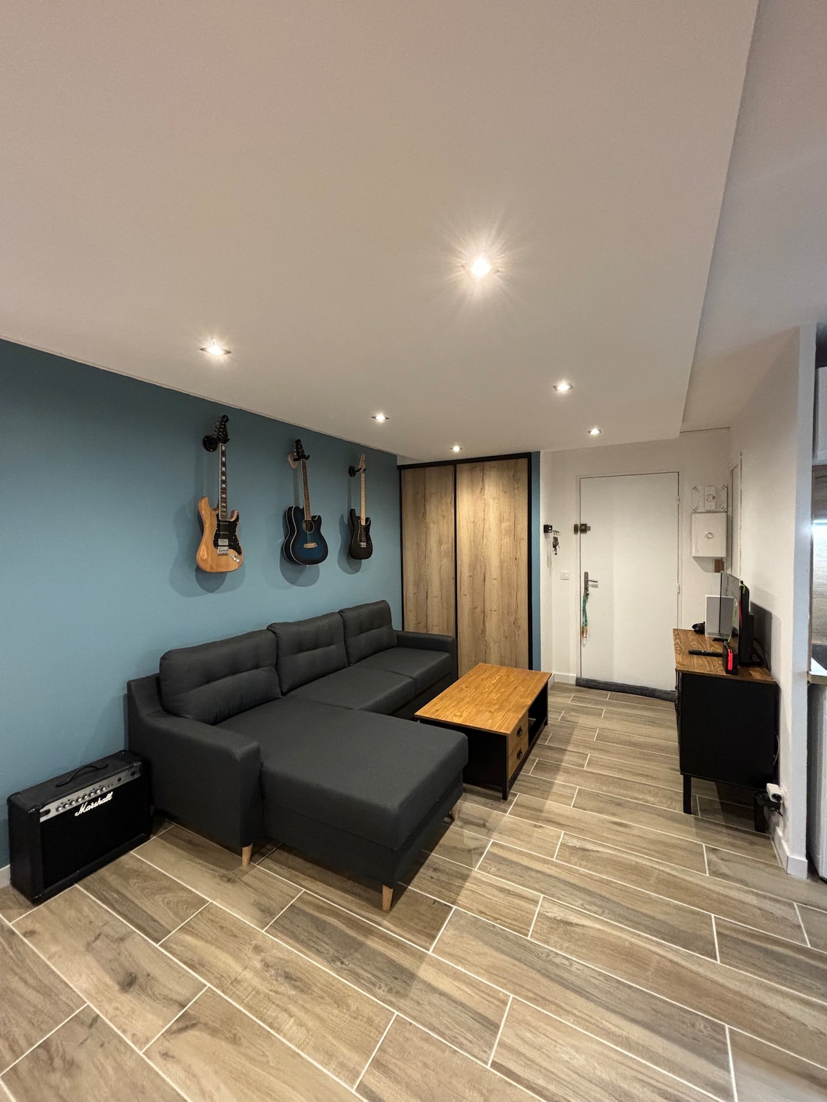 Successful Airbnb property: Renovated apartment P2 4 people with pool in Le Grau Du Roi