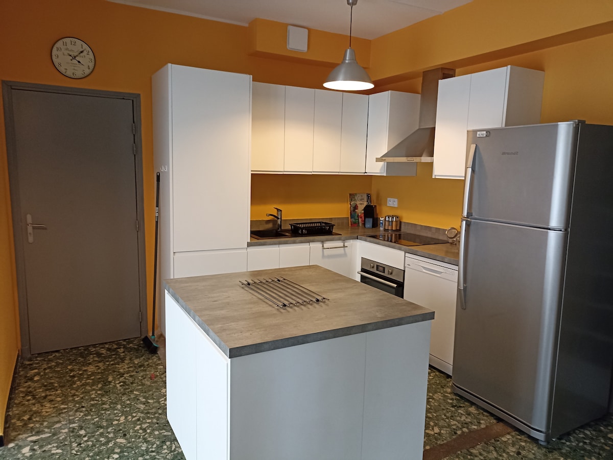 Leistungsstarkes Airbnb: 8-person cottage - air-conditioned with garden - close to the beach in Elne